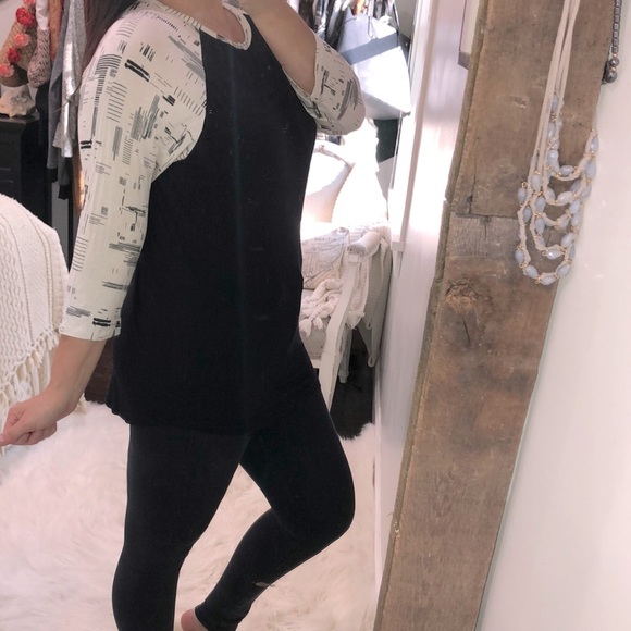 LulaRoe large raglan top - Picture 1 of 5